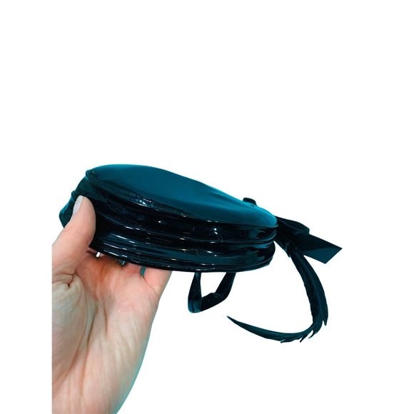 Vintage 1950s Patent Hat Black Bow & Feather Shiny Beret - Picture 8 of 10